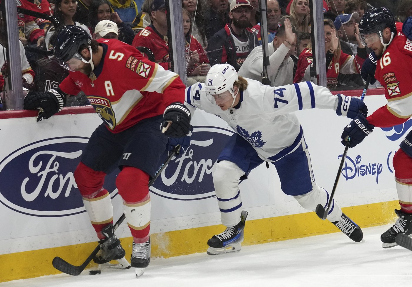 Panthers get 2nd win in last 8 games, roll past Maple Leafs 5-1 | iNFOnews.ca Panthers get 2nd win in last 8 games, roll past Maple Leafs 5-1 | iNFOnews.ca