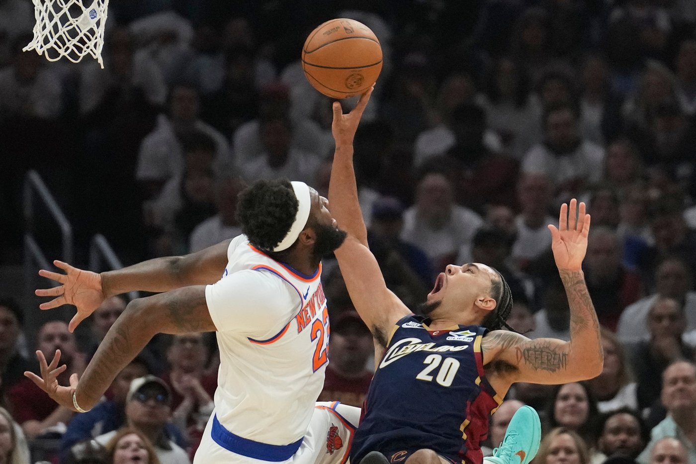 Knicks center Mitchell Robinson has a broken right pinkie finger, AP source says | iNFOnews.ca Knicks center Mitchell Robinson has a broken right pinkie finger, AP source says | iNFOnews.ca