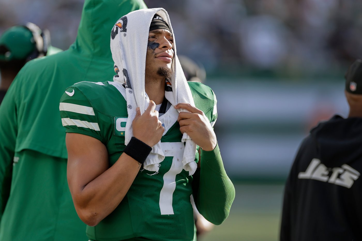 Jets bench Justin Fields for Tyrod Taylor in second half of loss to Panthers | iNFOnews.ca Jets bench Justin Fields for Tyrod Taylor in second half of loss to Panthers | iNFOnews.ca