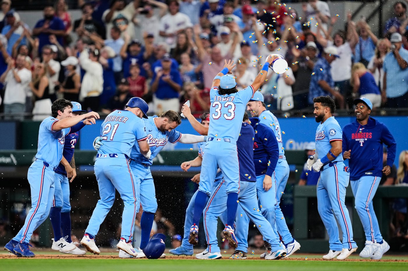 Nimmo's walk-off single gives Rangers 6-5 win over Astros and winning record at All-Star break | iNFOnews.ca