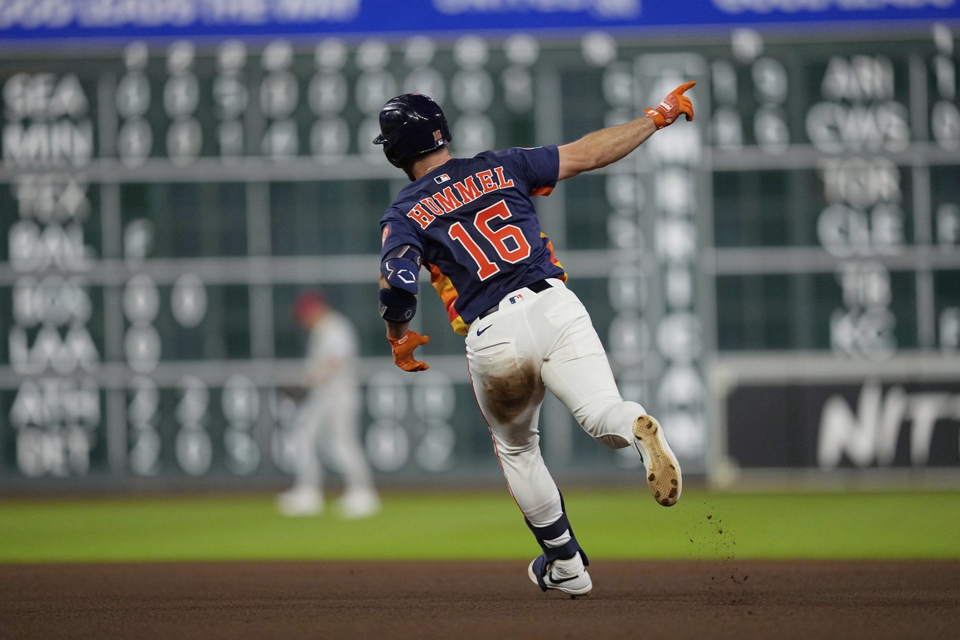 Hummel's solo homer in 8th gives Astros win over Phillies | iNFOnews.ca Hummel's solo homer in 8th gives Astros win over Phillies | iNFOnews.ca