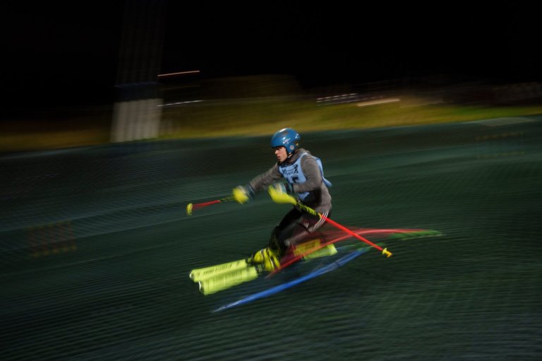 Photos of a plastic ski slope in Britain | iNFOnews.ca
