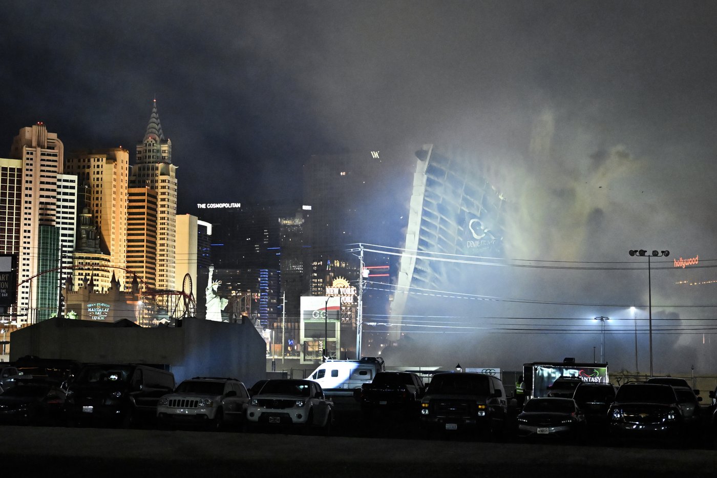 Las Vegas says goodbye to the Tropicana with a flashy casino implosion | iNFOnews.ca