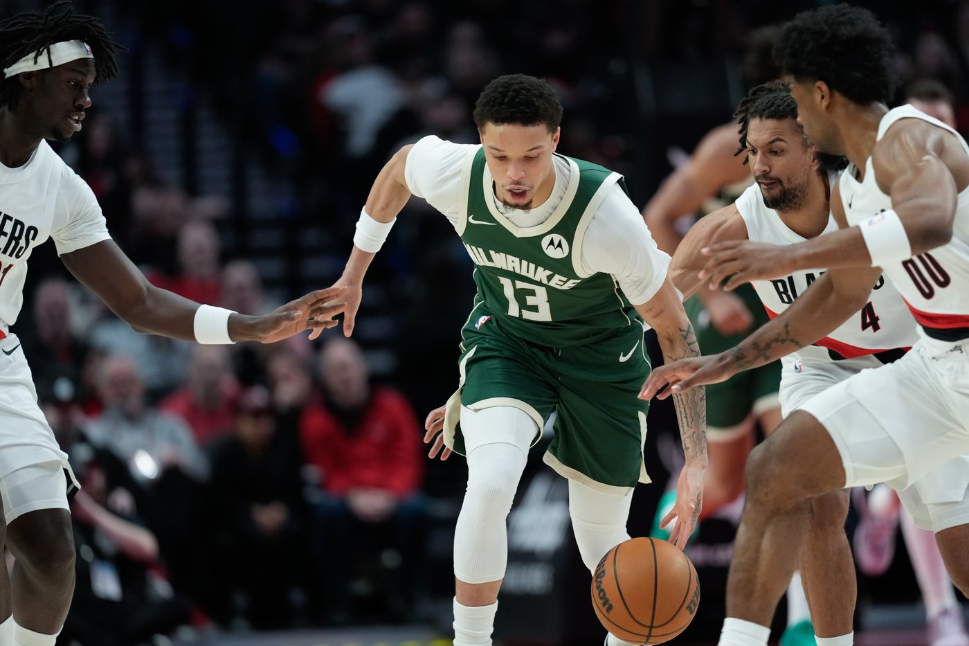 Henderson has 23 and the Trail Blazers rout the fading Bucks 130-99 | iNFOnews.ca Henderson has 23 and the Trail Blazers rout the fading Bucks 130-99 | iNFOnews.ca