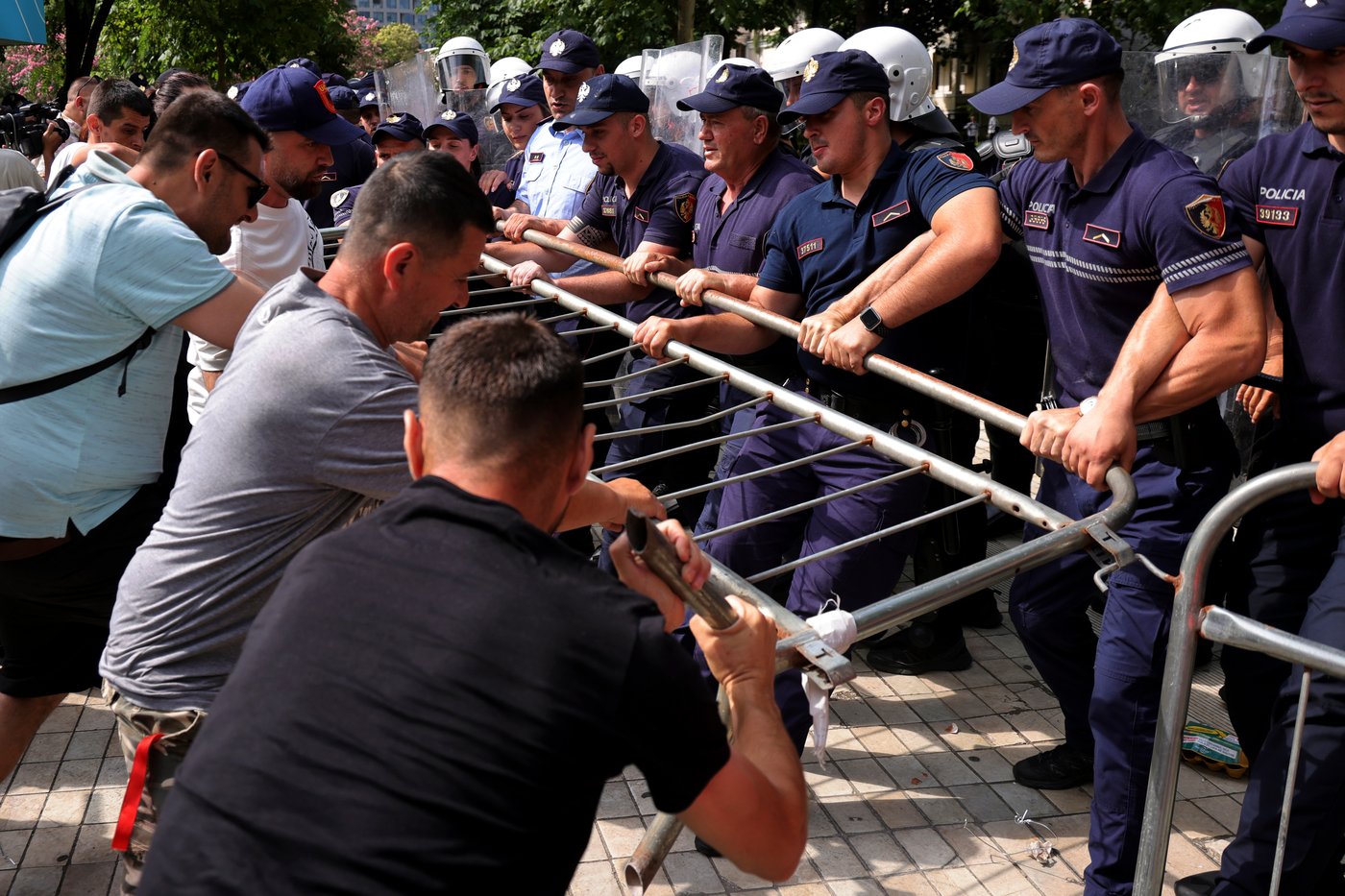 Albanian police use tear gas and pepper spray as Tirana protest turns violent | iNFOnews.ca Albanian police use tear gas and pepper spray as Tirana protest turns violent | iNFOnews.ca