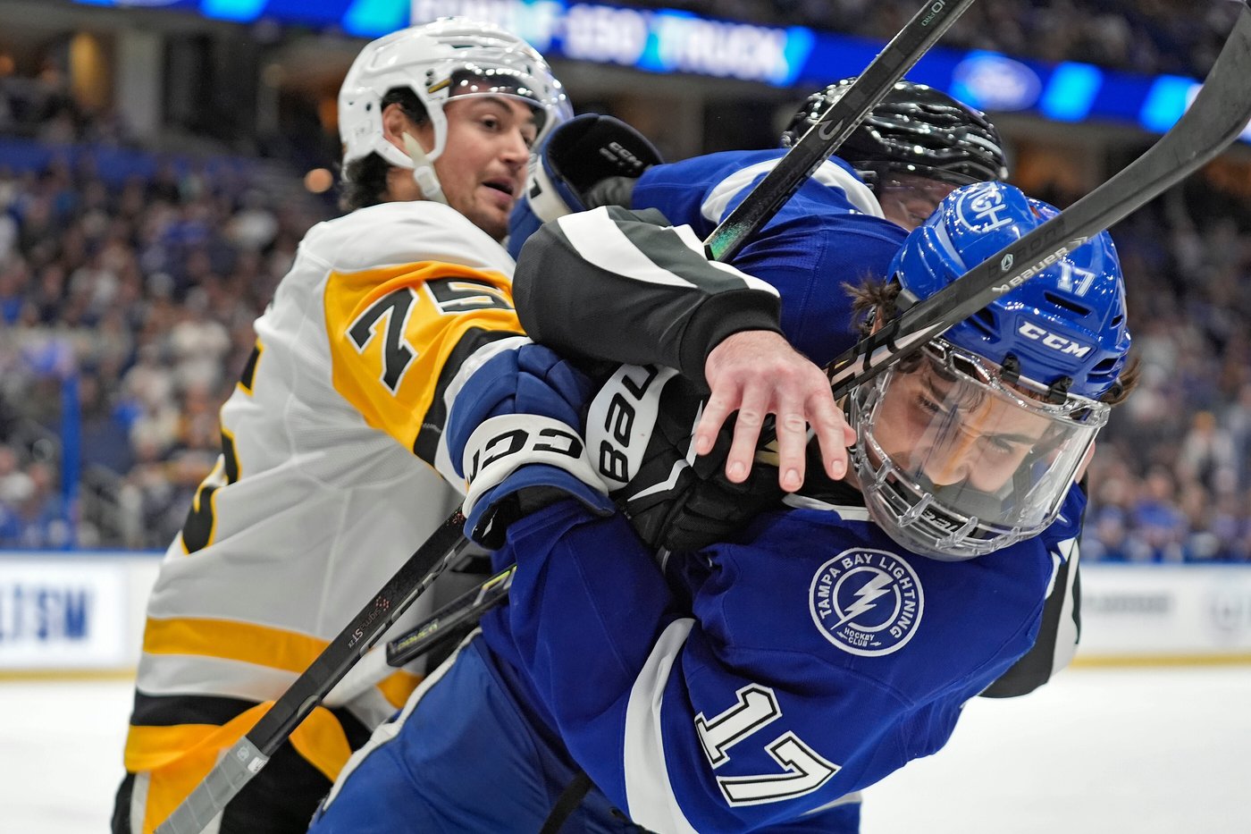 Malkin breaks late tie with 2nd goal of game, Penguins beat Lightning 4-3 | iNFOnews.ca