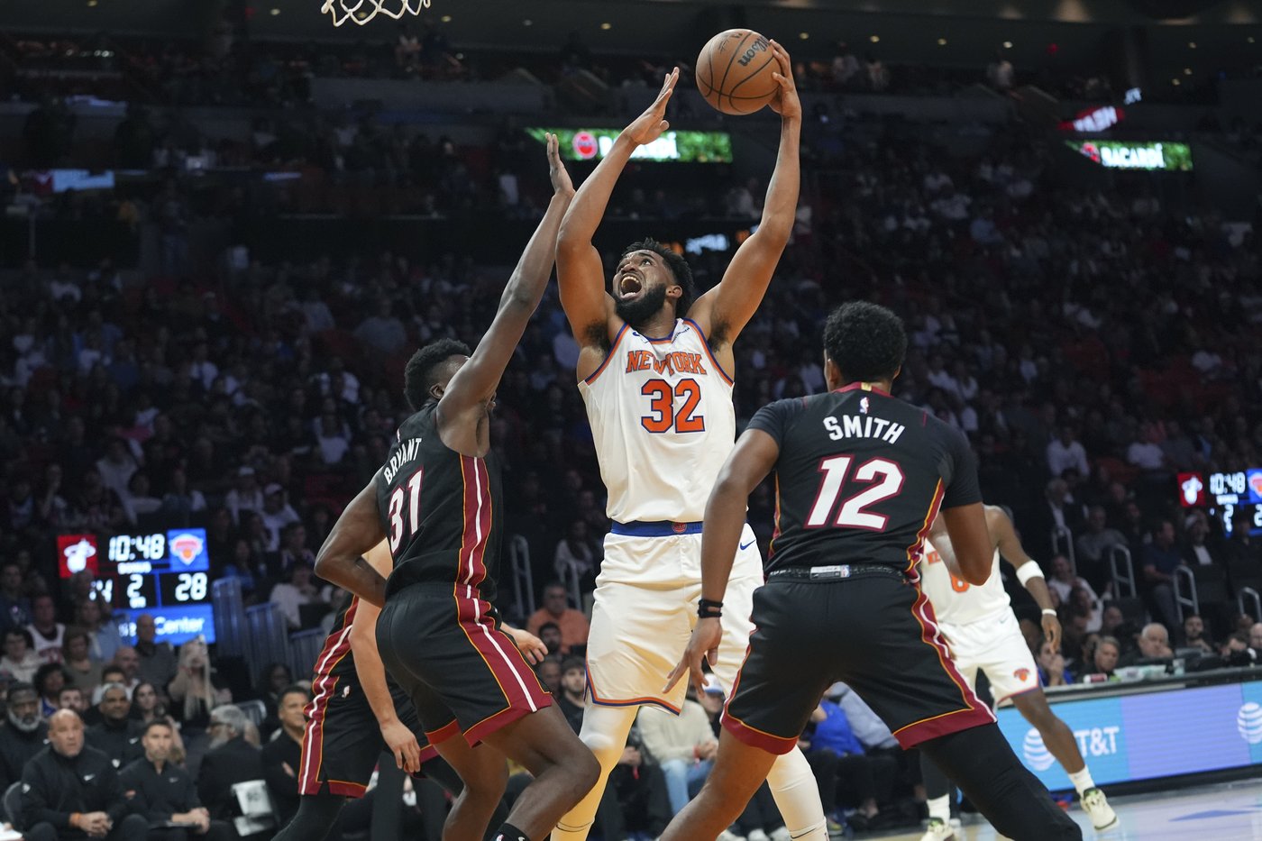 Karl-Anthony Towns scores 44 points, Knicks rally in 2nd half to beat Heat 116-107 | iNFOnews.ca