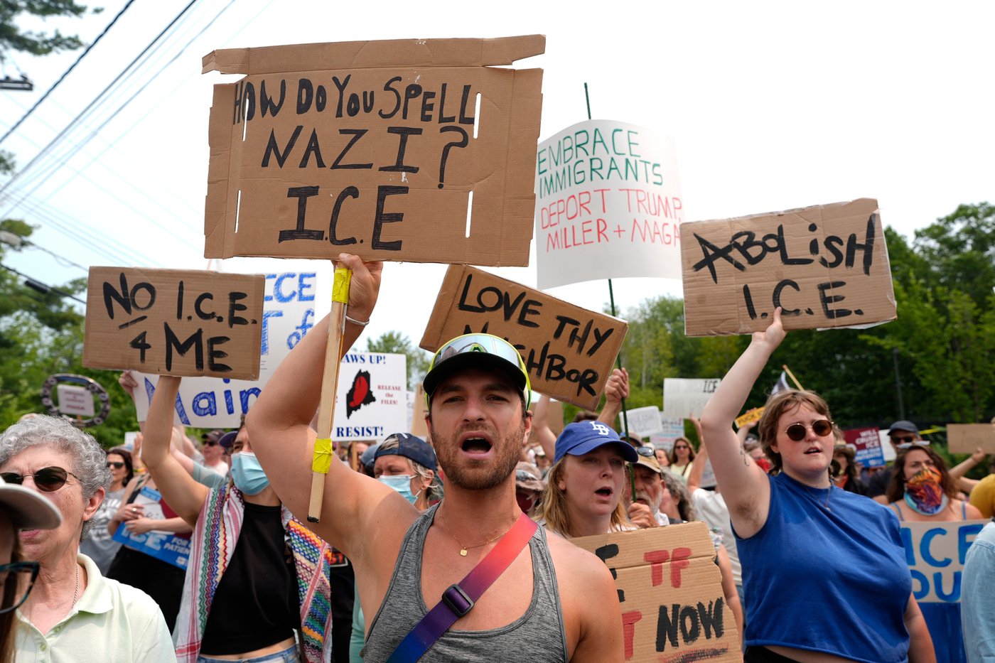 Trump administration orders ICE to suspend most vehicle stops after 2 deadly shootings | iNFOnews.ca