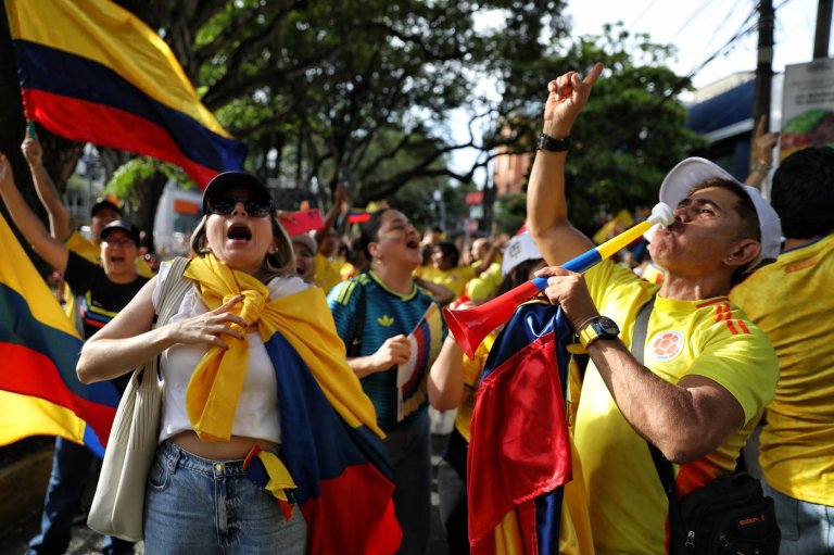 Colombians choose between an outsider and a progressive in a presidential runoff election, in photos | iNFOnews.ca