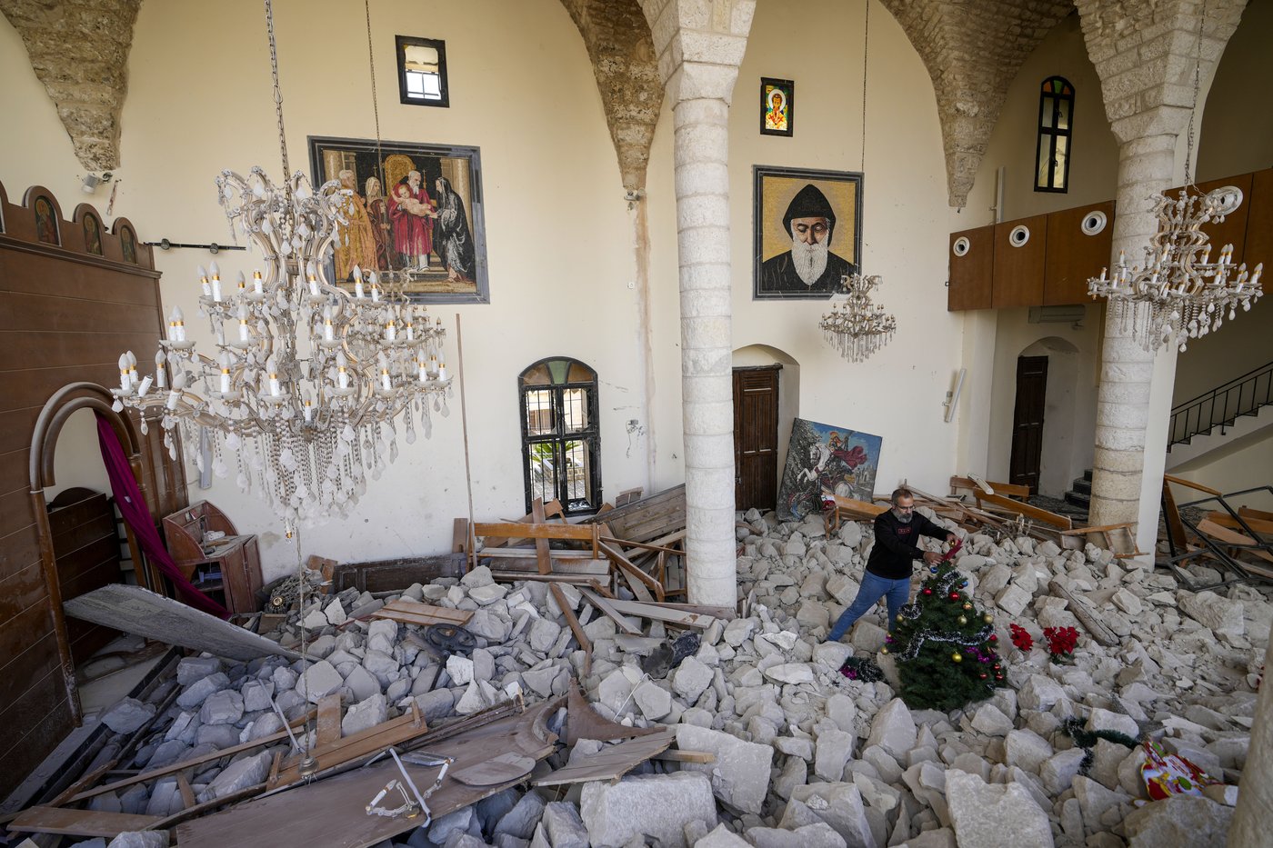 In the ruins of a bombed-out church in Lebanon, there's now a tiny Christmas tree | iNFOnews.ca