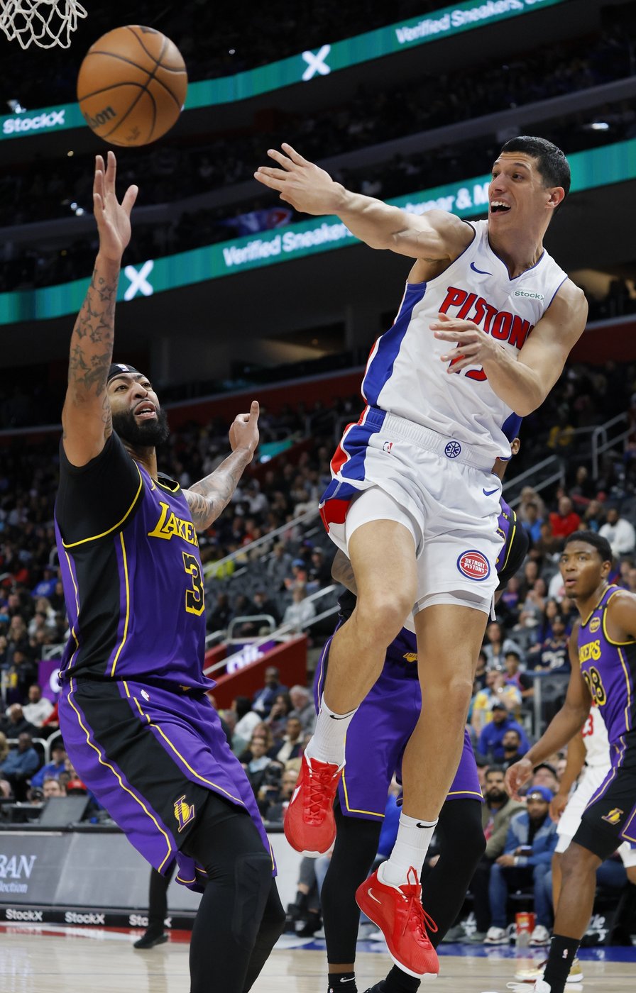 Anthony Davis out with left heel soreness against Grizzlies | iNFOnews.ca Anthony Davis out with left heel soreness against Grizzlies | iNFOnews.ca