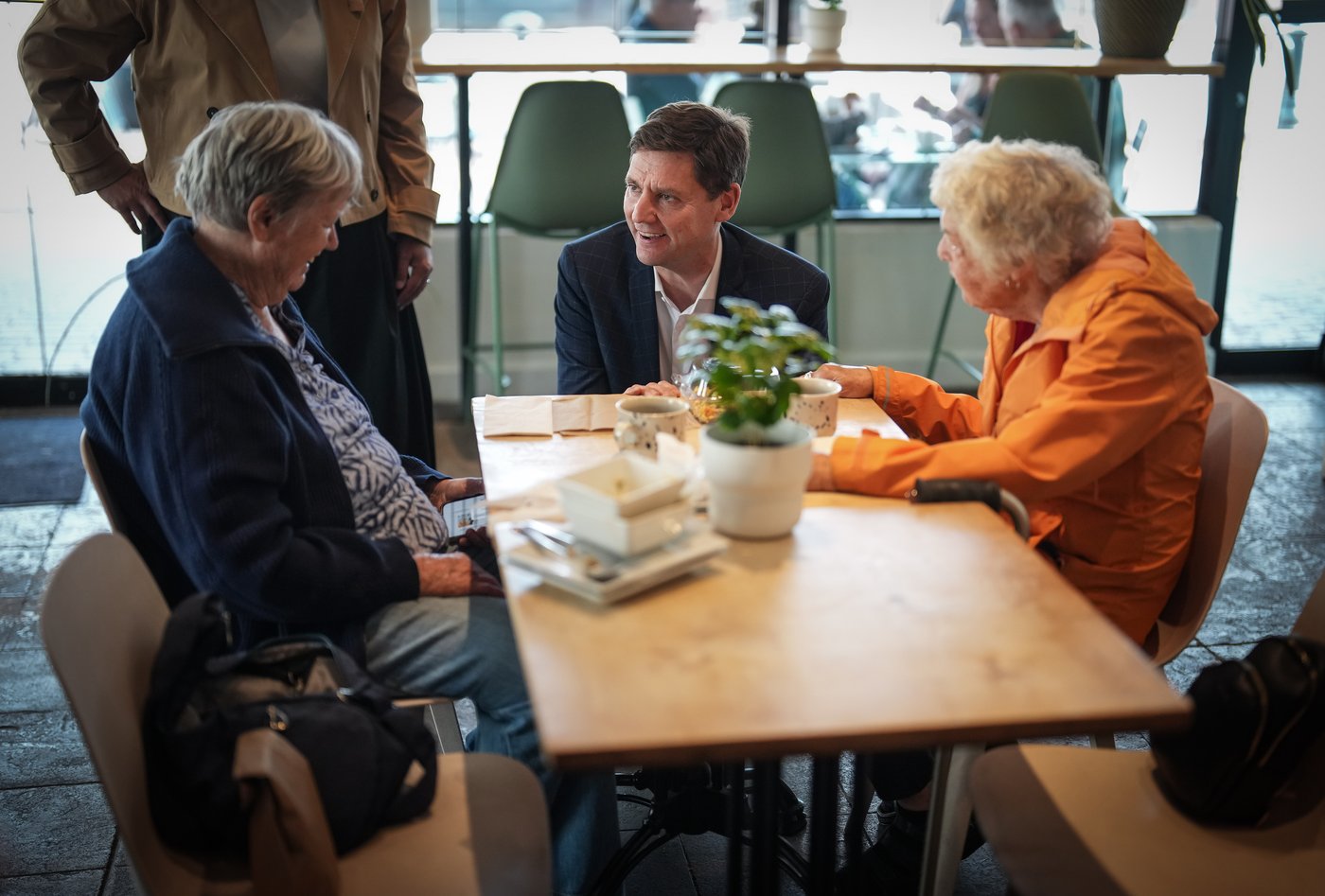 Both British Columbia NDP, Conservative leader campaigned in the Okanagan Friday | iNFOnews.ca Both British Columbia NDP, Conservative leader campaigned in the Okanagan Friday | iNFOnews.ca