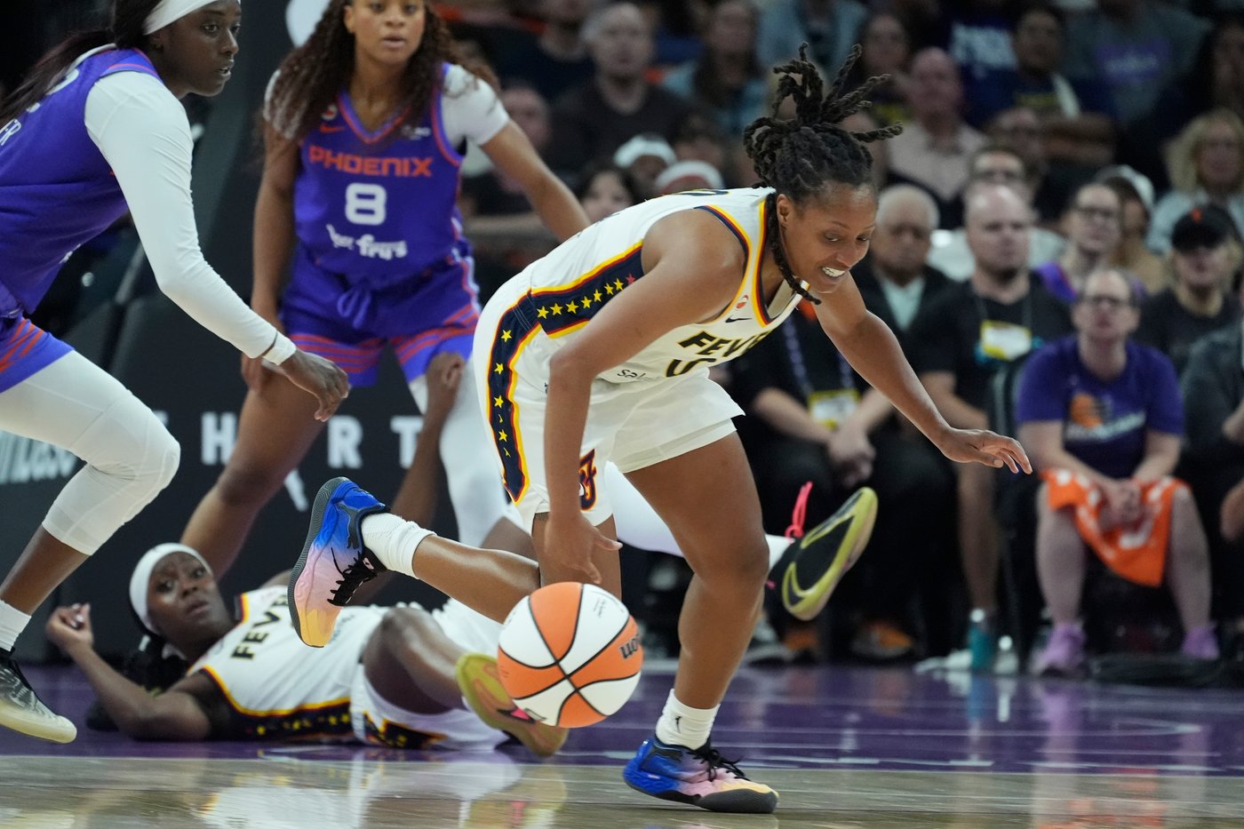 All-Star Kelsey Mitchell provides steadying influence for Indiana Fever | iNFOnews.ca All-Star Kelsey Mitchell provides steadying influence for Indiana Fever | iNFOnews.ca