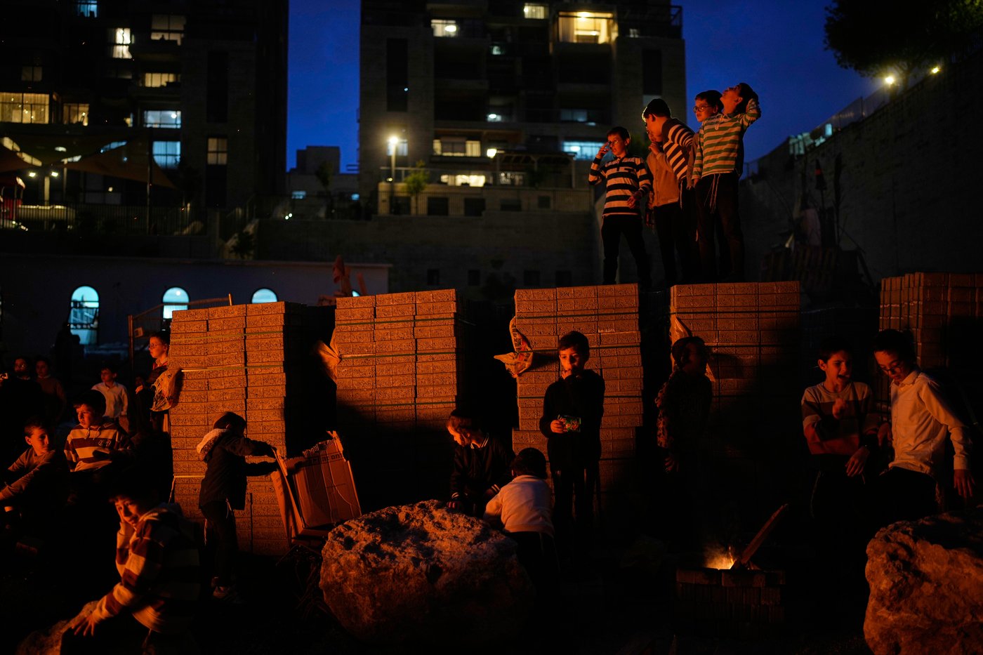 Jewish holiday Lag BaOmer lights up Israel with bonfires and song, in photos | iNFOnews.ca