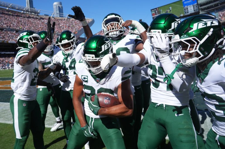Minkah Fitzpatrick stops the Jets' NFL-record interception drought at 20 consecutive games | iNFOnews.ca