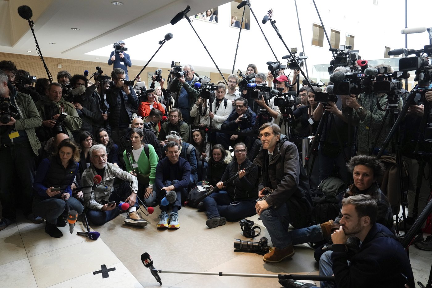 Gisèle Pelicot thanks backers after her ex-husband and his co-defendants are convicted in rape trial | iNFOnews.ca