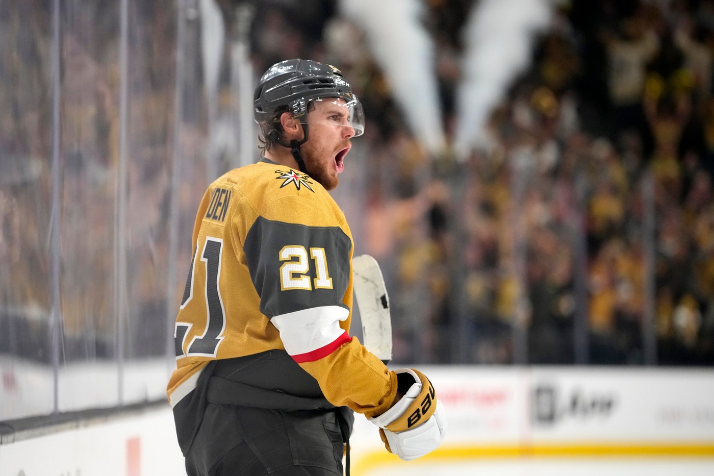 A wild Stanley Cup Final swings again as Hurricanes win 5-3 to make series 2-2 with Golden Knights | iNFOnews.ca A wild Stanley Cup Final swings again as Hurricanes win 5-3 to make series 2-2 with Golden Knights | iNFOnews.ca
