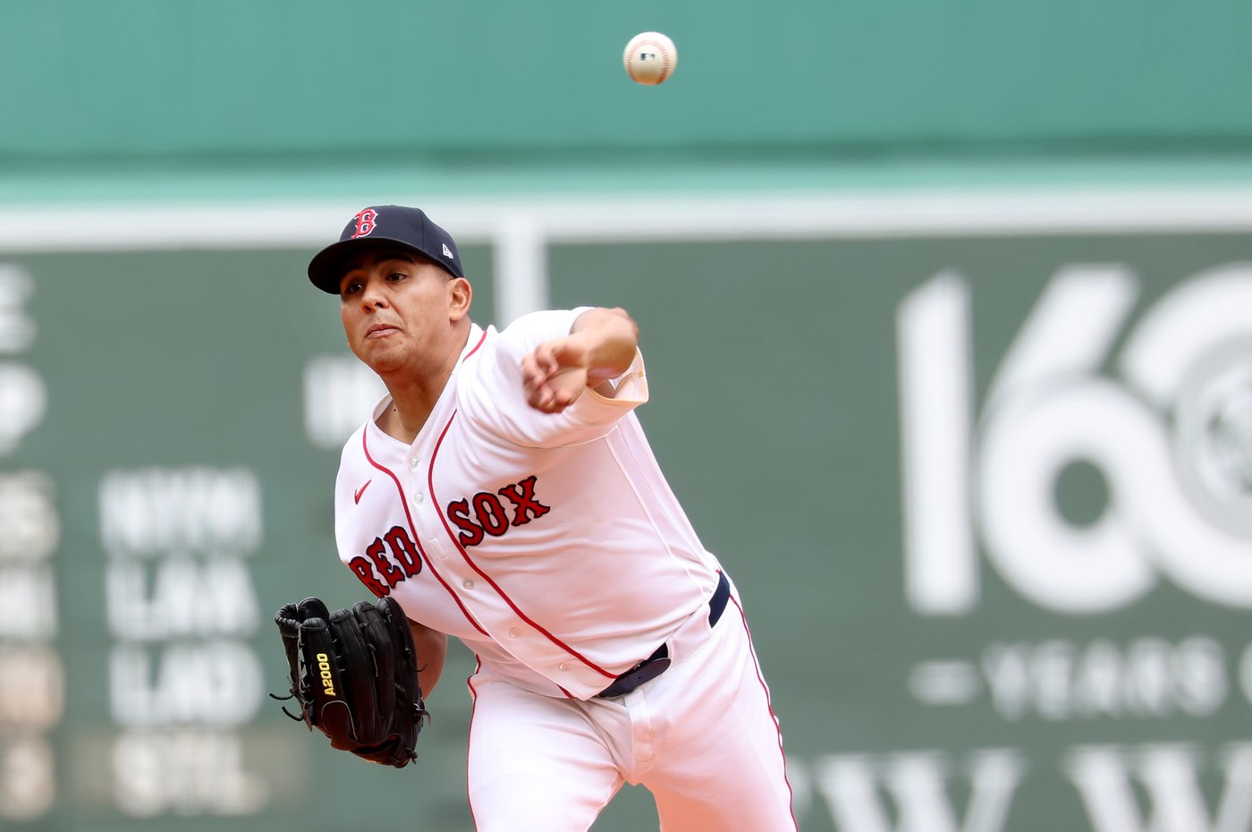 Red Sox starter Suárez leaves loss to Astros after 4 innings due to hamstring tightness | iNFOnews.ca