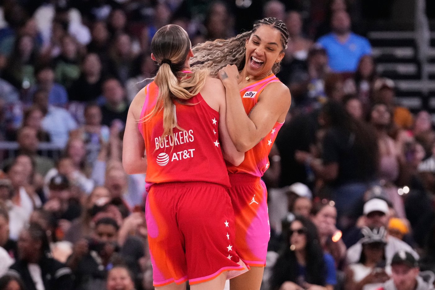 Jones and Clark help Team Spoon beat Team Coop 129-122 in the WNBA All-Star Game | iNFOnews.ca Jones and Clark help Team Spoon beat Team Coop 129-122 in the WNBA All-Star Game | iNFOnews.ca