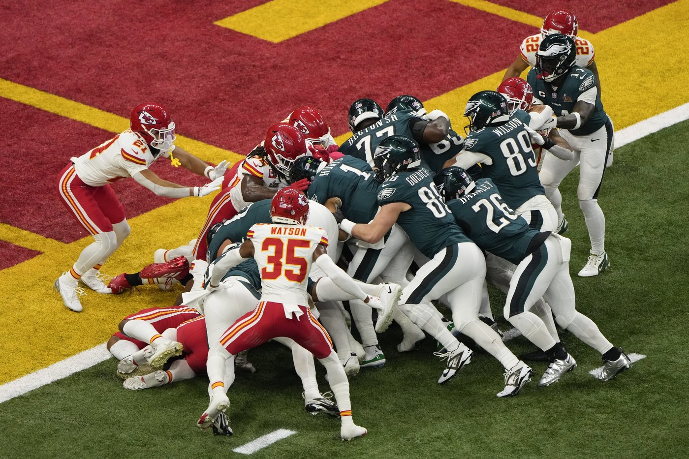 Super Bowl delivers moving tributes, memorable action and a historic presidential visit | iNFOnews.ca