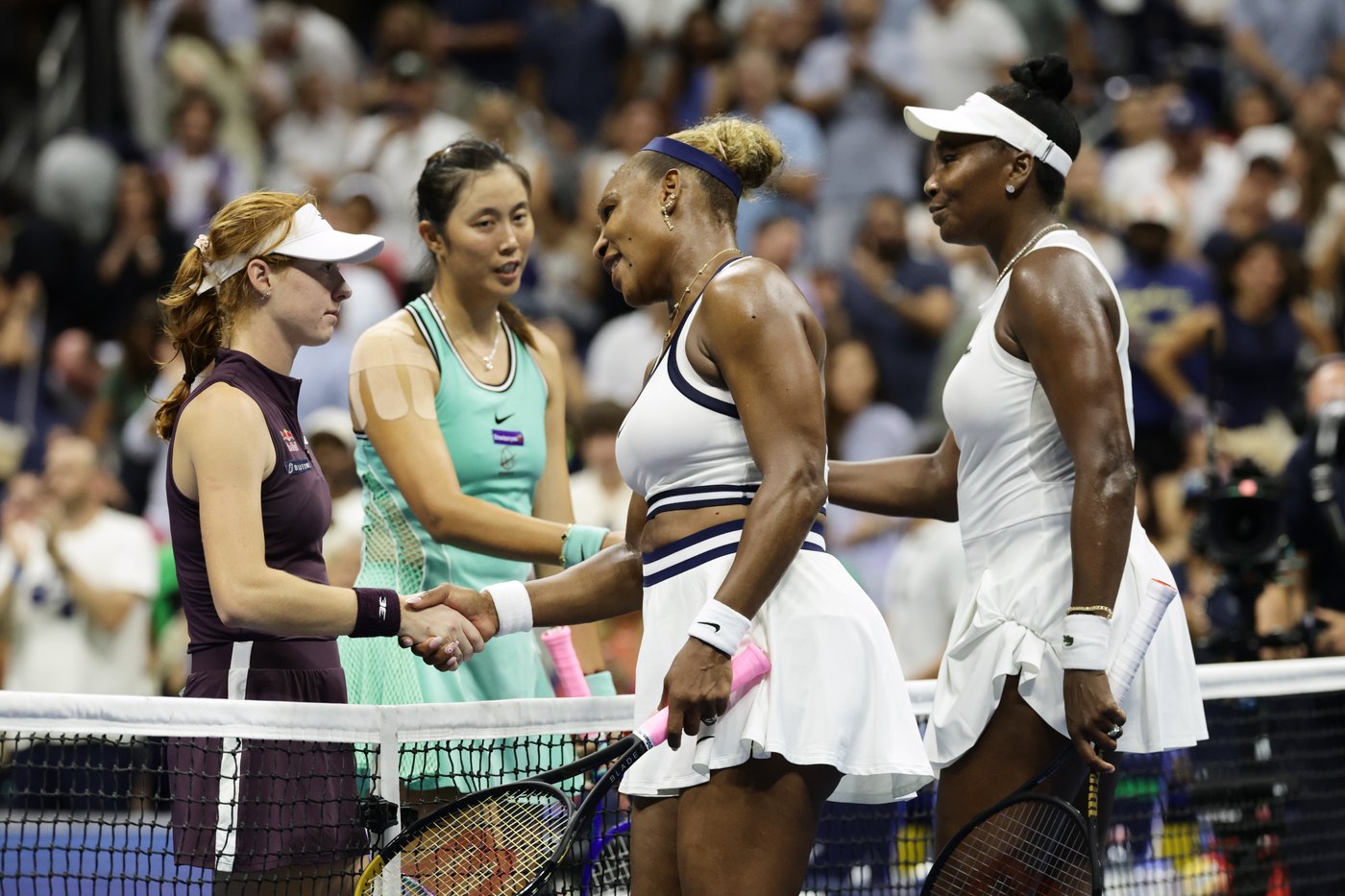 Venus and Serena Williams put on a show in thrilling US Open return, in photos | iNFOnews.ca