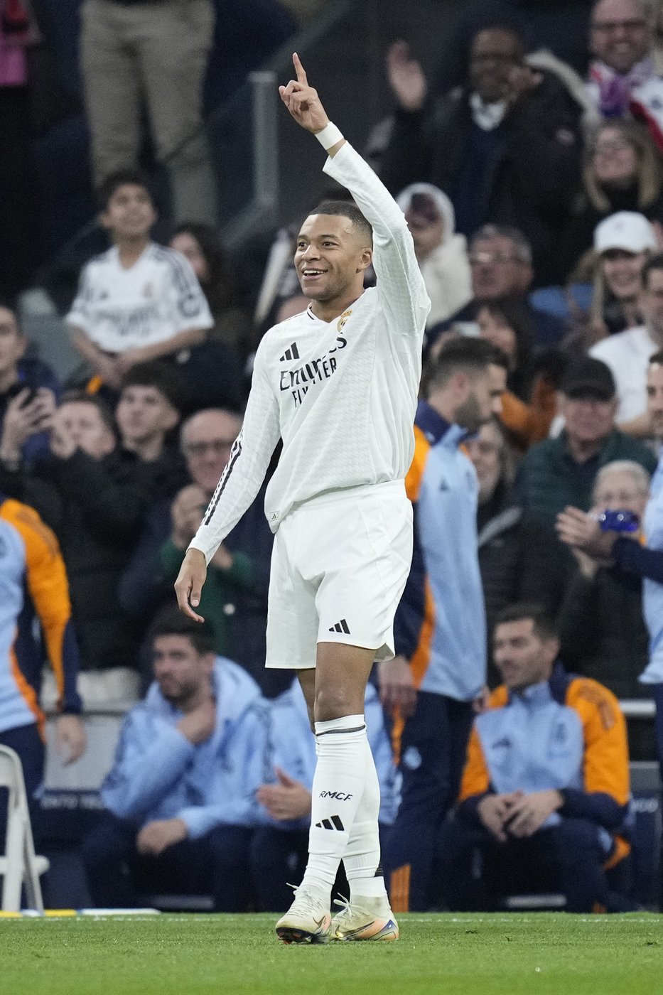 Mbappé scores again after hitting 'rock bottom' with Madrid. Navas bids farewell | iNFOnews.ca