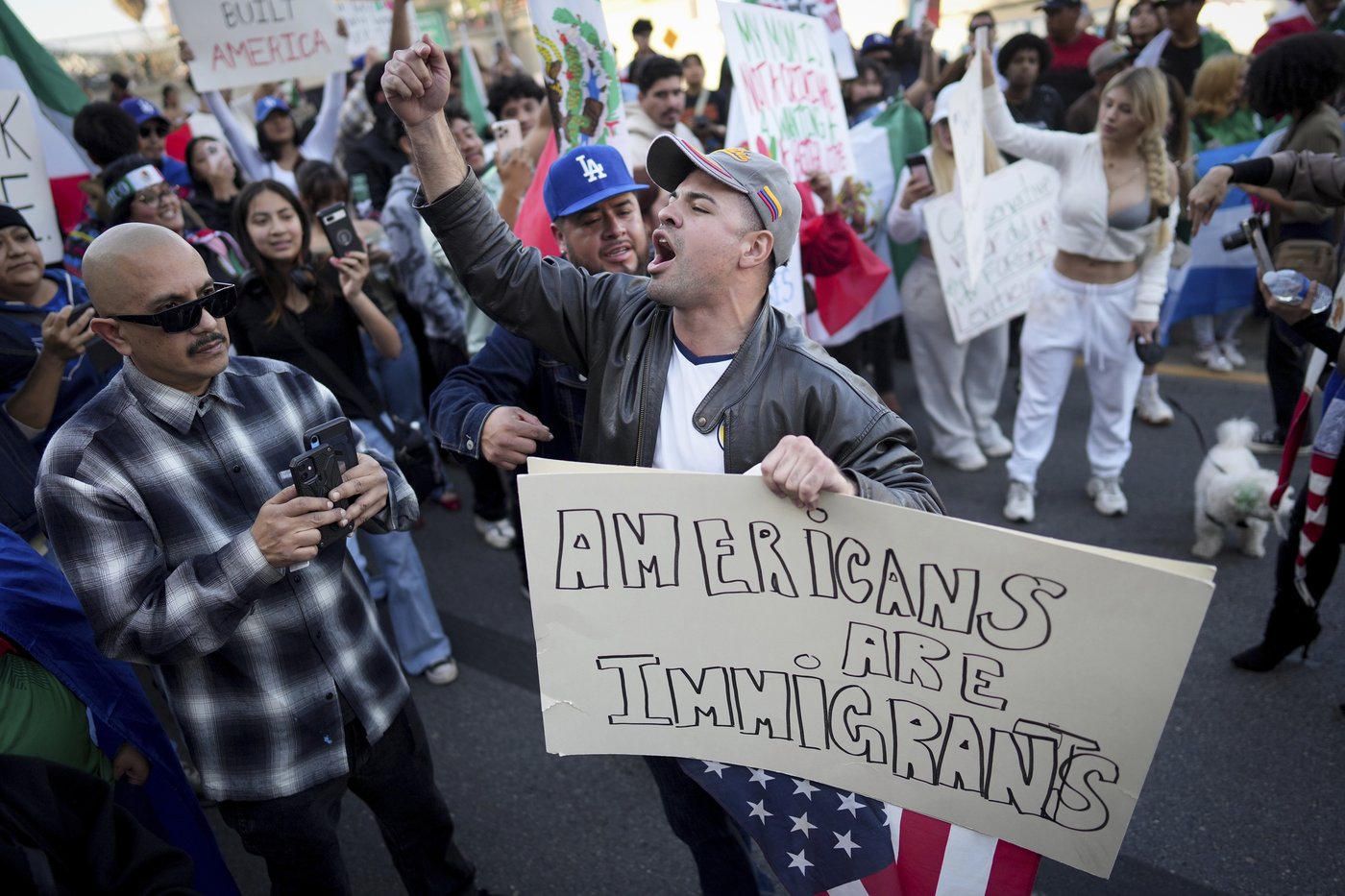 Marchers protesting planned deportations block major freeway in Los Angeles | iNFOnews.ca