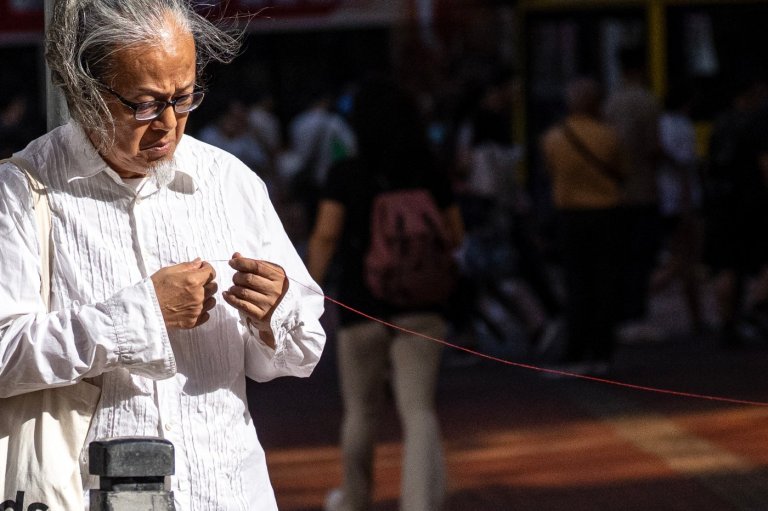 A Hong Kong artist tries to mark the Tiananmen crackdown. He was quickly stopped by police | iNFOnews.ca