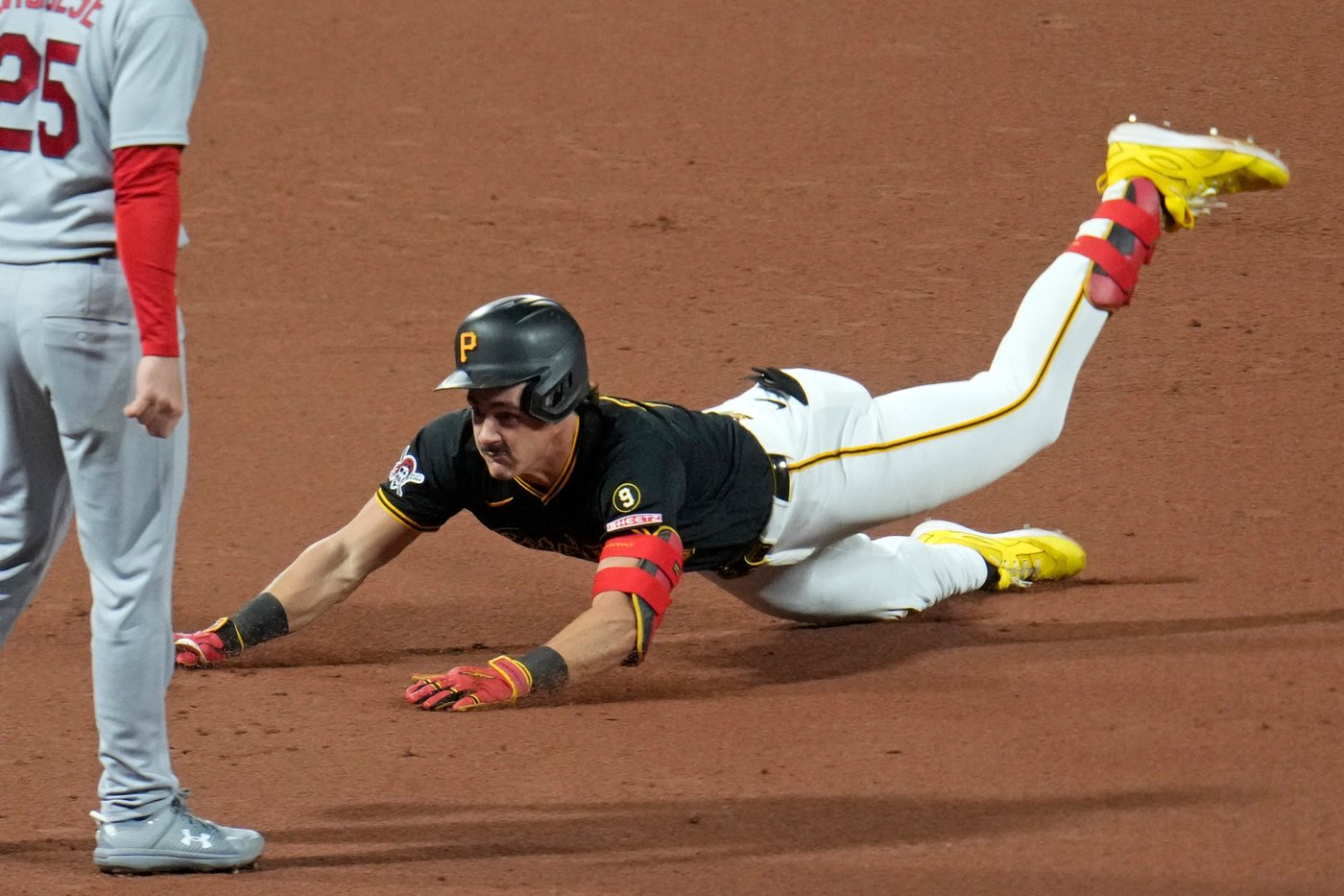 Jones takes perfect game into the 6th, Pirates top Cardinals 2-0 for 5th straight win | iNFOnews.ca Jones takes perfect game into the 6th, Pirates top Cardinals 2-0 for 5th straight win | iNFOnews.ca
