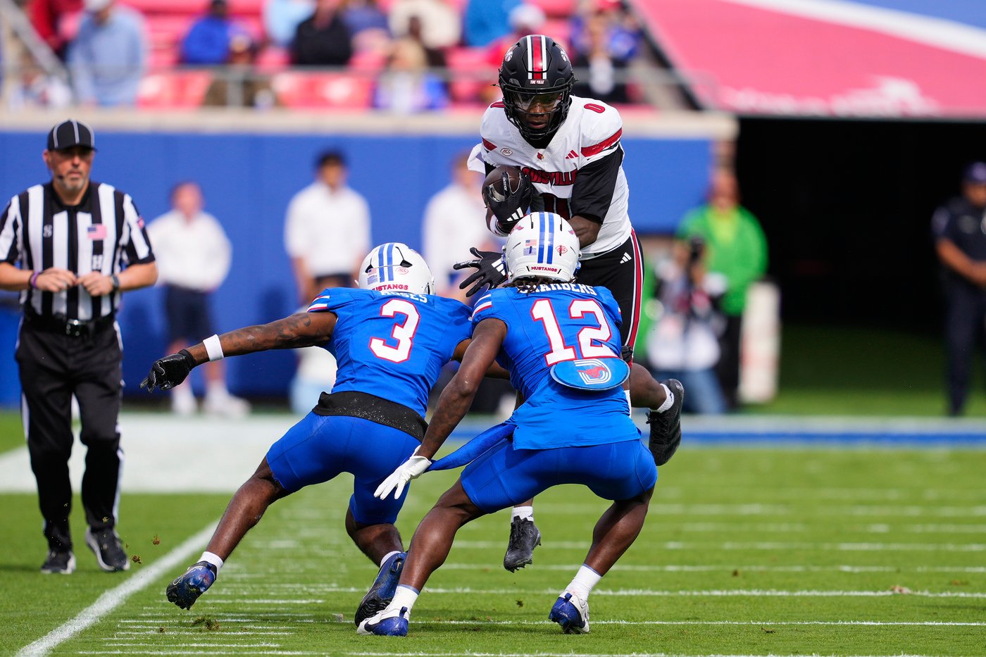 Kevin Jennings accounts for 4 TDs in SMU's victory over Louisville to keep ACC title hopes alive | iNFOnews.ca Kevin Jennings accounts for 4 TDs in SMU's victory over Louisville to keep ACC title hopes alive | iNFOnews.ca