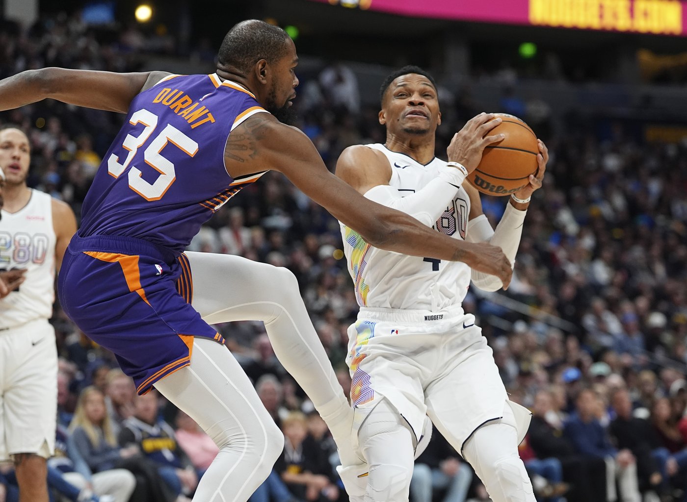 Jokic scores 32 points and the Nuggets rout the Suns 117-90 | iNFOnews.ca