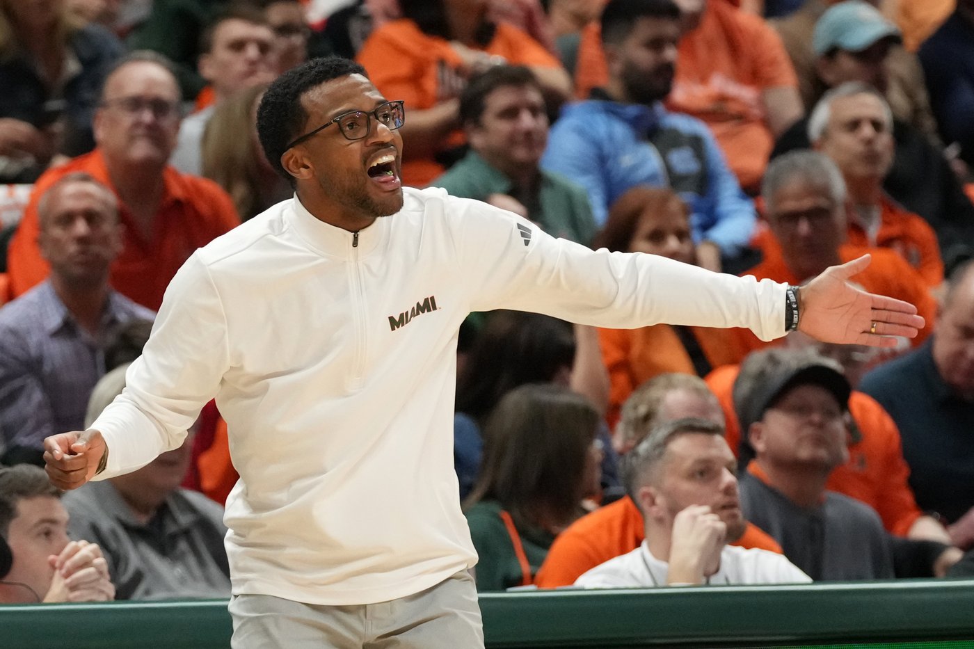 Conwell scores 24, Wooley hits big 3 and Louisville holds off No. 22 Miami, 92-89 | iNFOnews.ca