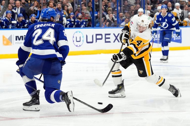 Malkin scores twice as Penguins edge Lightning 4-3 | iNFOnews.ca