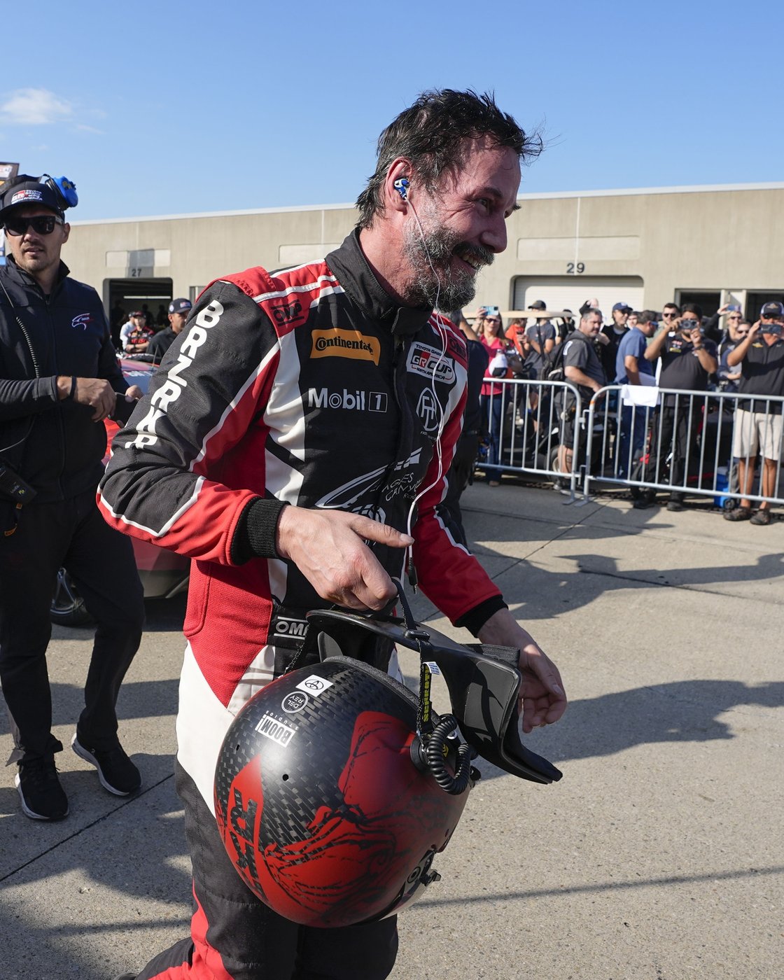 Keanu Reeves spins out at Indianapolis Motor Speedway in pro auto racing debut | iNFOnews.ca