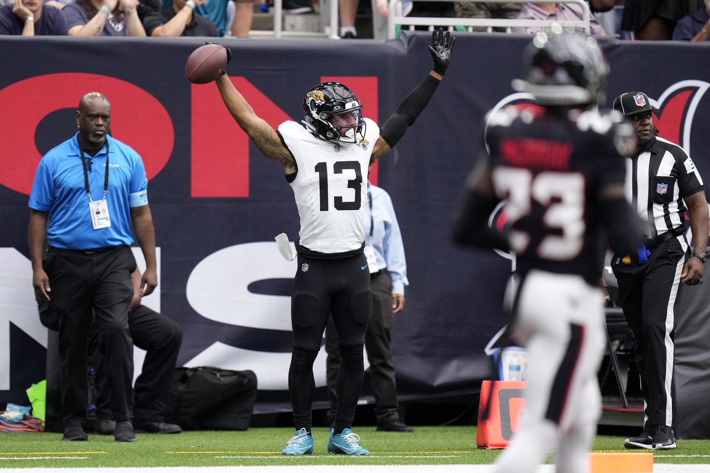 Banged-up Colts try to end a 9-game road skid against the winless Jaguars | iNFOnews.ca