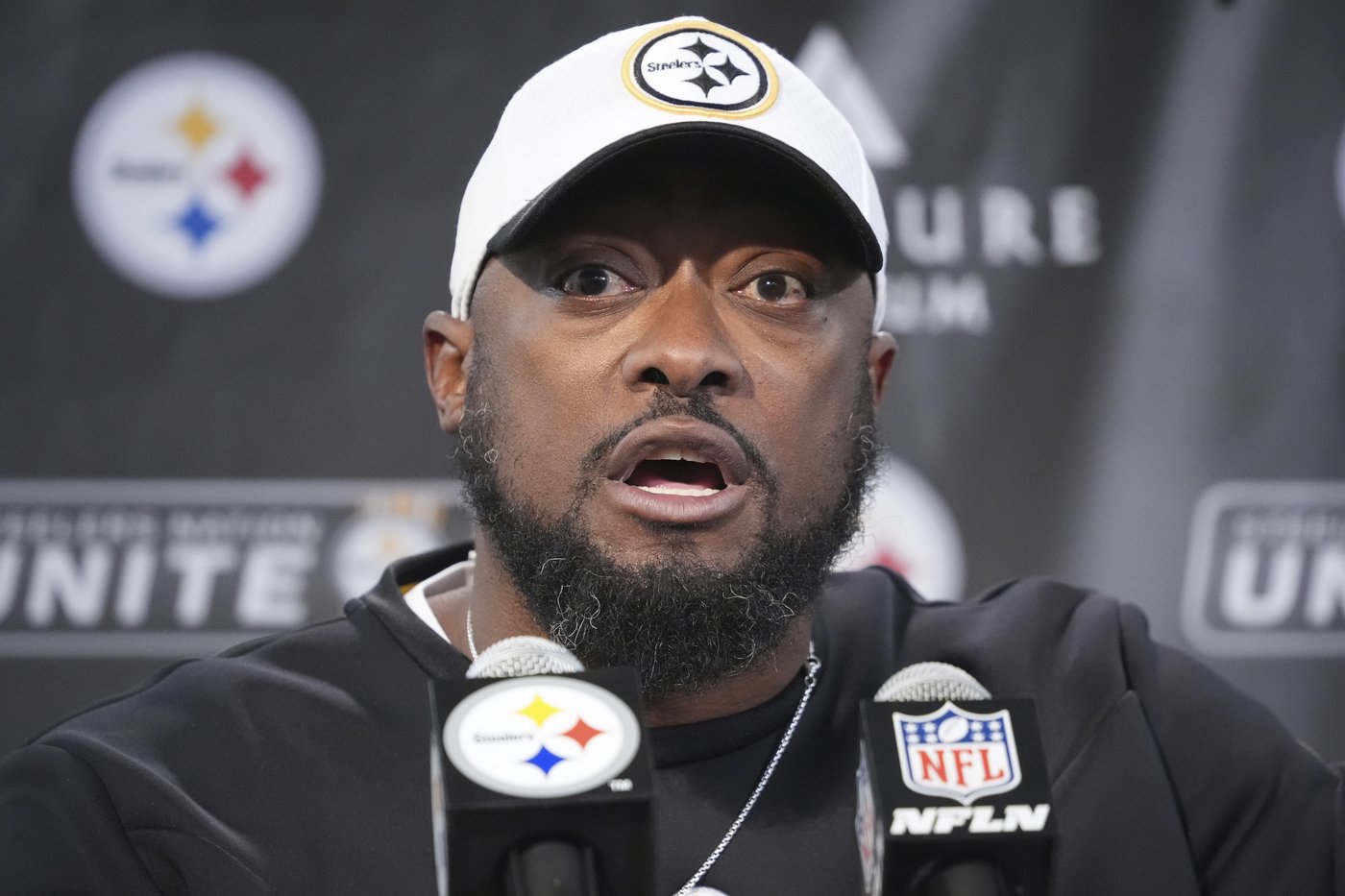 Eagles try to cast aside perceived Hurts-Brown relationship issues ahead of Steelers showdown | iNFOnews.ca