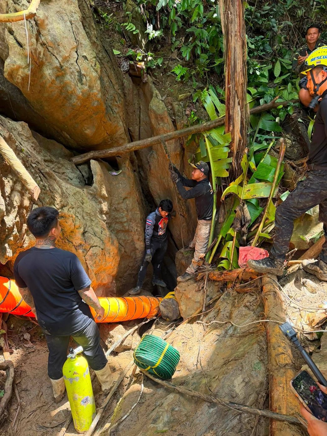 Search continues for 7 villagers trapped in a flooded cave in Laos | iNFOnews.ca