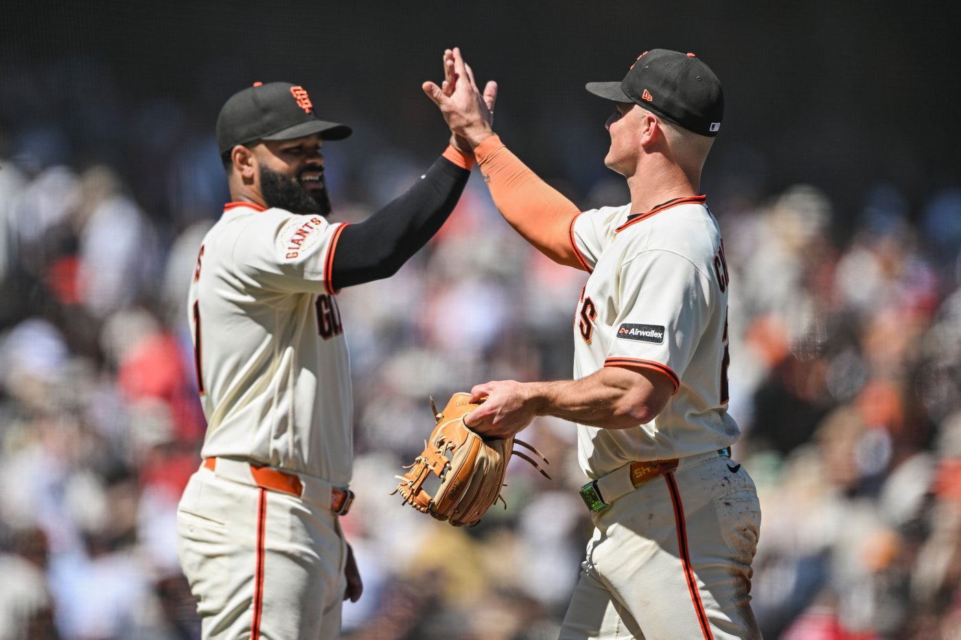 Ray outduels Sale in Cy Young matchup and Giants hold off slumping Braves 3-2 to take series | iNFOnews.ca Ray outduels Sale in Cy Young matchup and Giants hold off slumping Braves 3-2 to take series | iNFOnews.ca