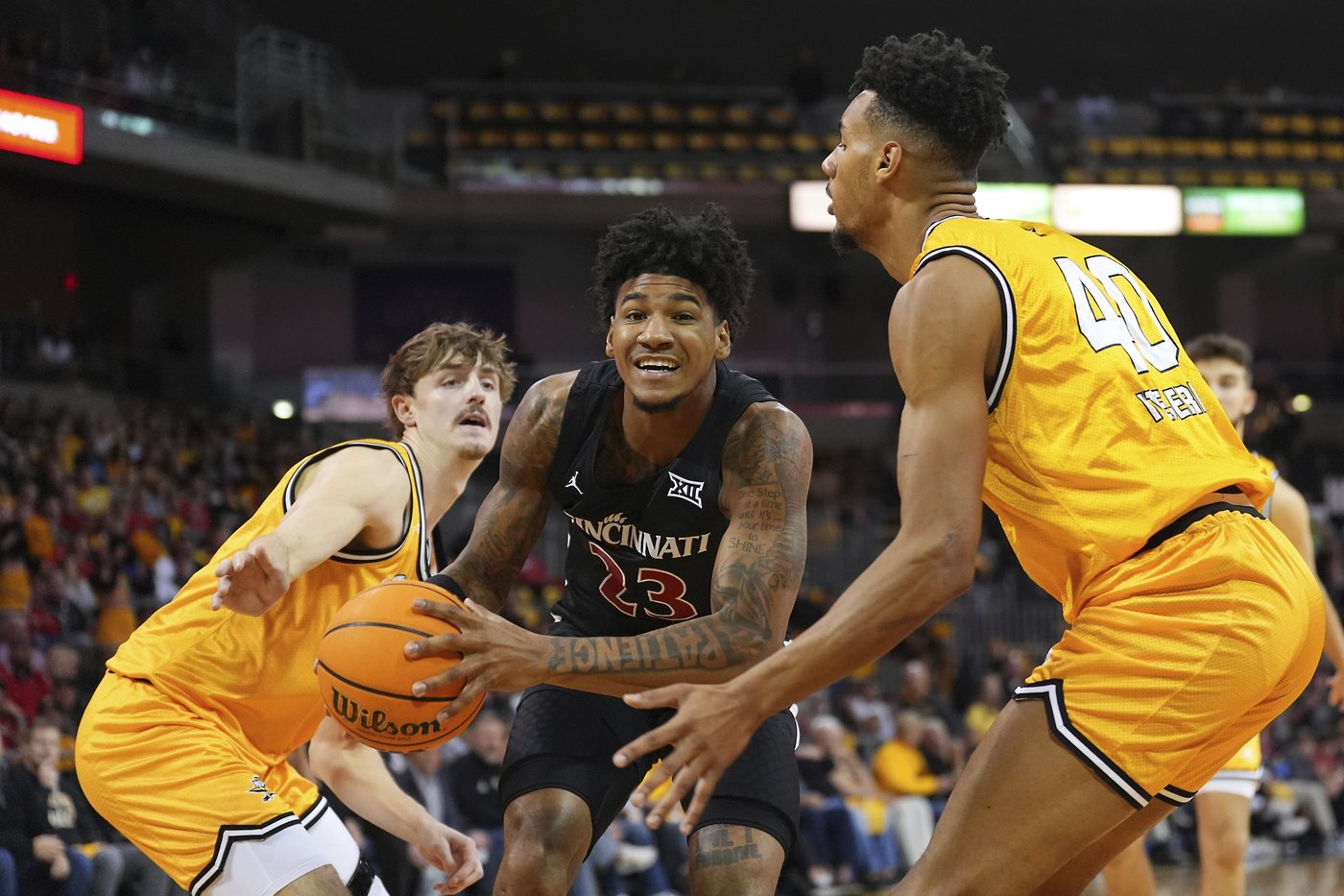 Lukosius hits 6 3-pointers to help No. 18 Cincinnati hold off Northern Kentucky 76-60 | iNFOnews.ca Lukosius hits 6 3-pointers to help No. 18 Cincinnati hold off Northern Kentucky 76-60 | iNFOnews.ca
