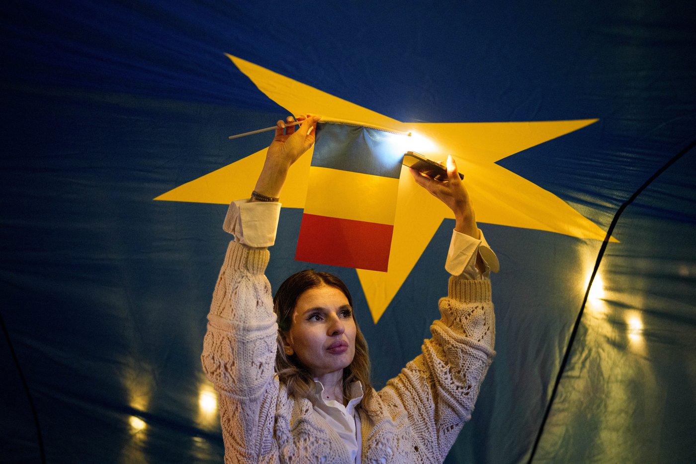 PHOTO COLLECTION: Romania Election Pro-EU Rally | iNFOnews.ca PHOTO COLLECTION: Romania Election Pro-EU Rally | iNFOnews.ca