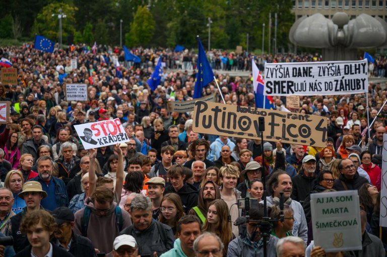 Slovaks hold nationwide protests against economic policies of populist PM Robert Fico | iNFOnews.ca