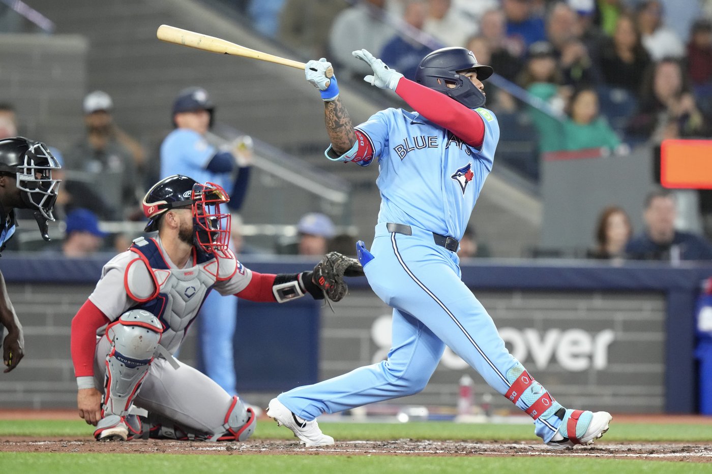 Clement, Valenzuela hit homers to power Blue Jays to 8-1 rout of Red Sox | iNFOnews.ca