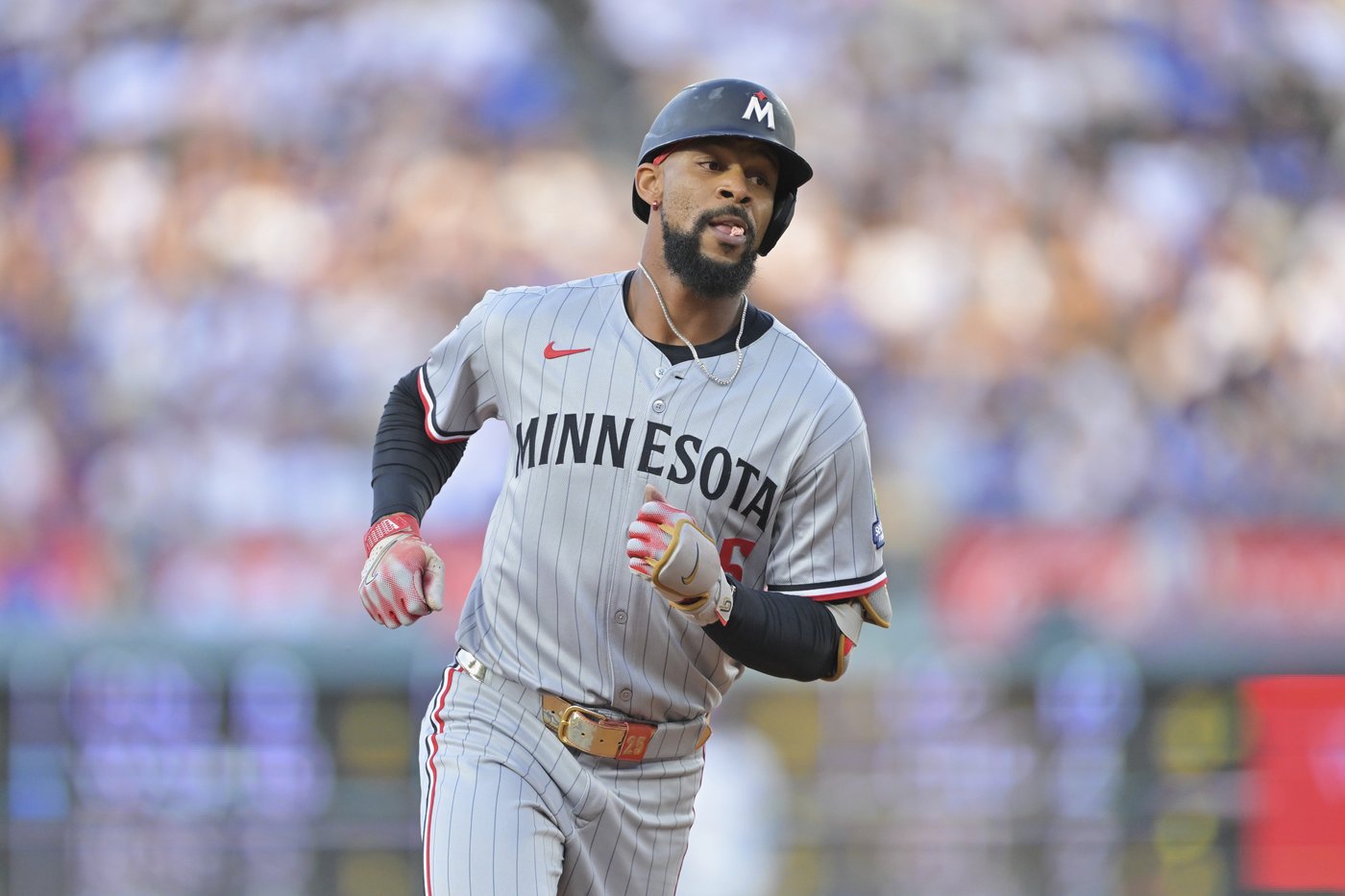 Ohtani's big homer and Smith's 2 blasts help Dodgers end home woes with 5-2 win over Twins | iNFOnews.ca Ohtani's big homer and Smith's 2 blasts help Dodgers end home woes with 5-2 win over Twins | iNFOnews.ca