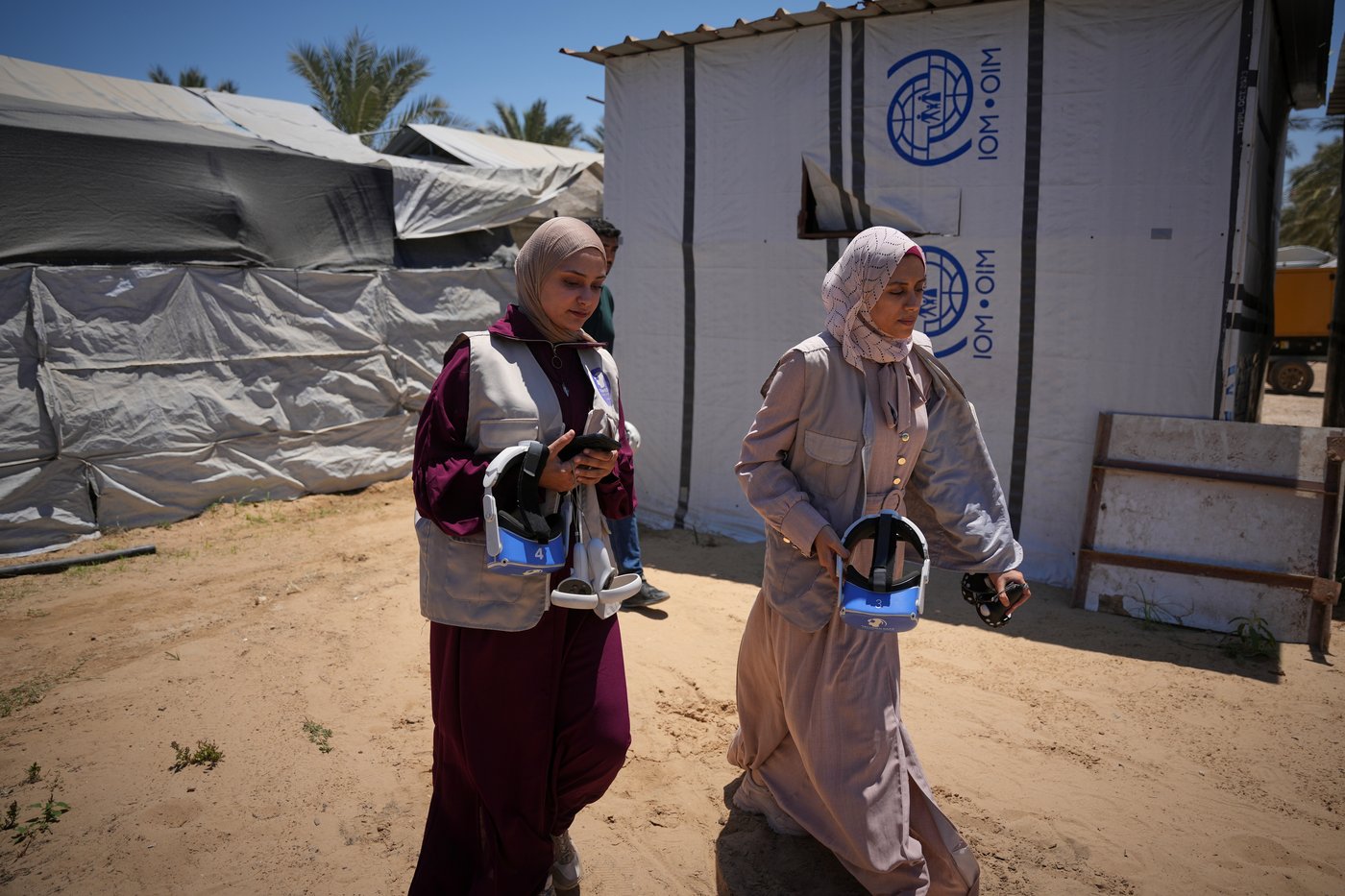 Photos of virtual reality sessions offering psychological support in Gaza | iNFOnews.ca