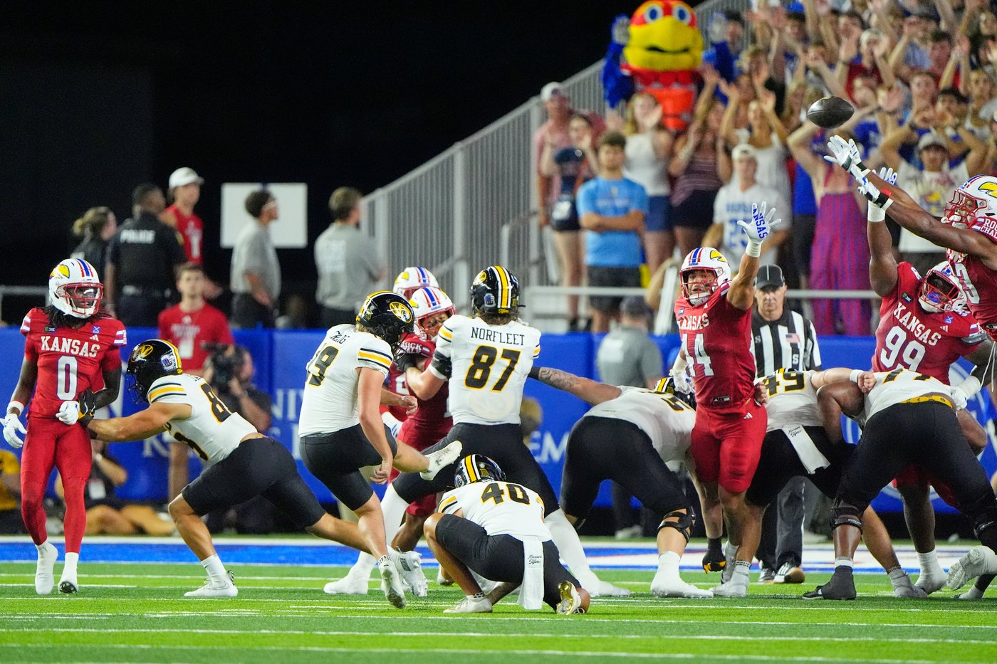Woodyard's 2 second-half takeaways swing Border War as No. 23 Missouri beats Kansas 38-21 | iNFOnews.ca
