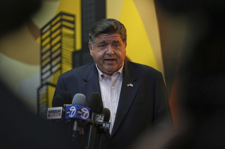 Trump's promised immigration crackdown in Chicago could last about six weeks, suburban official says | iNFOnews.ca