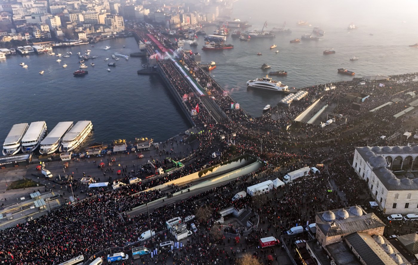 Tens of thousands of people in Istanbul protest Gaza war | iNFOnews.ca Tens of thousands of people in Istanbul protest Gaza war | iNFOnews.ca