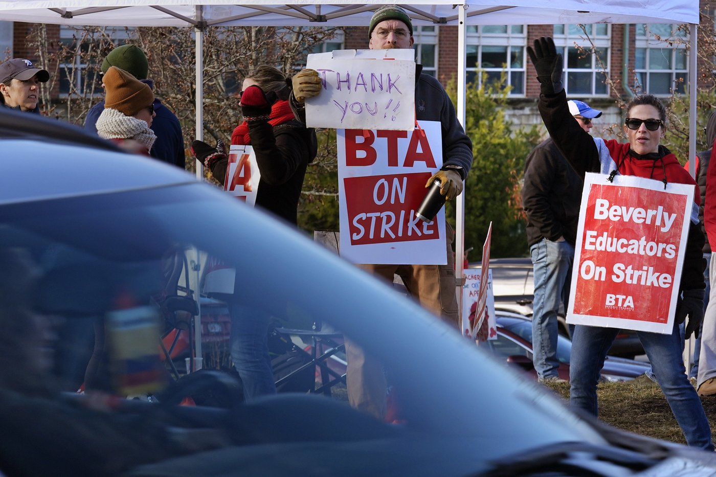 One of 3 Massachusetts communities reach a deal with their striking teachers | iNFOnews.ca