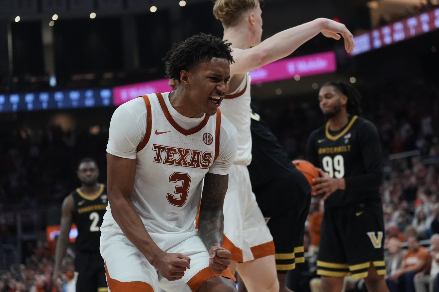 Texas hands No. 10 Vanderbilt its first loss of the season with a dominant 80-64 win | iNFOnews.ca Texas hands No. 10 Vanderbilt its first loss of the season with a dominant 80-64 win | iNFOnews.ca