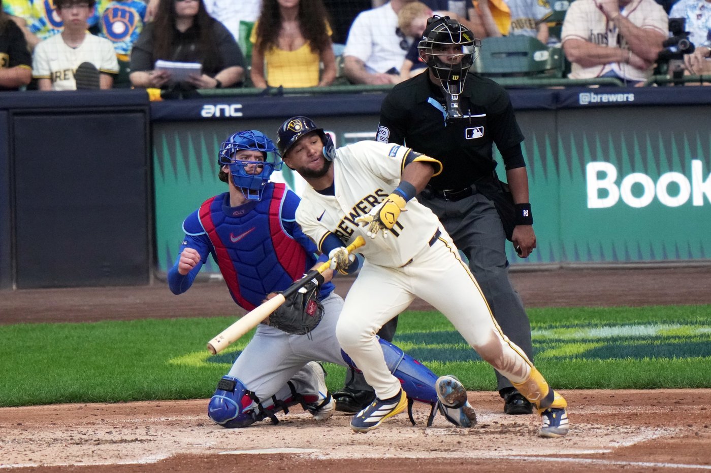 Brewers' Chourio tests hamstring during workout, his status for Game 2 of NLDS vs Cubs is uncertain | iNFOnews.ca